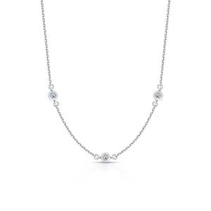 Серебряное шейное украшение с бриллиантами выращенными